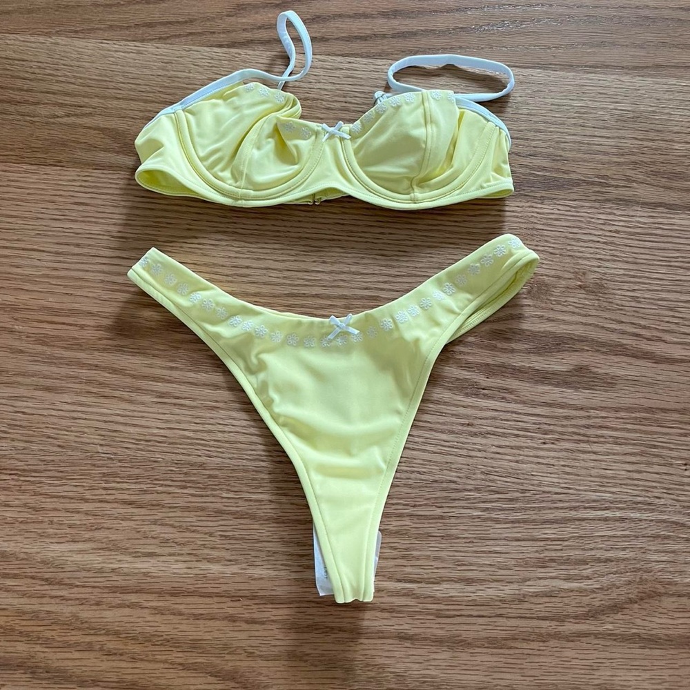 Frankie’s bikinis set